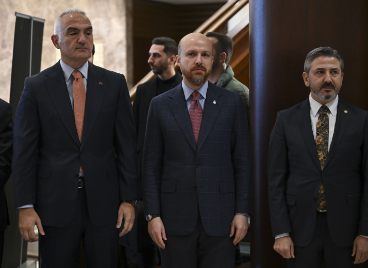 "Evvel Bir Mirasın İzinde" karma sergisi Millet Kütüphanesi'nde açıldı