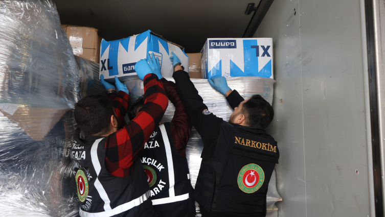 Gümrüklerde 1 milyar lira değerinde uyuşturucu ele geçirildi