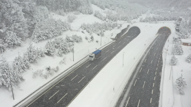Bolu Dağı'nda ağır tonajlı araçların geçişine izin verilmiyor