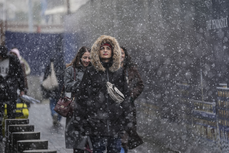 İstanbul’da yılın ilk gününde kar yağışı etkisini giderek artırıyor