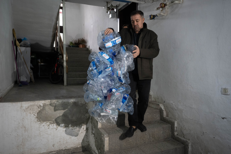 Başkentte suları akmayan bina sakinleri çözüm istiyor