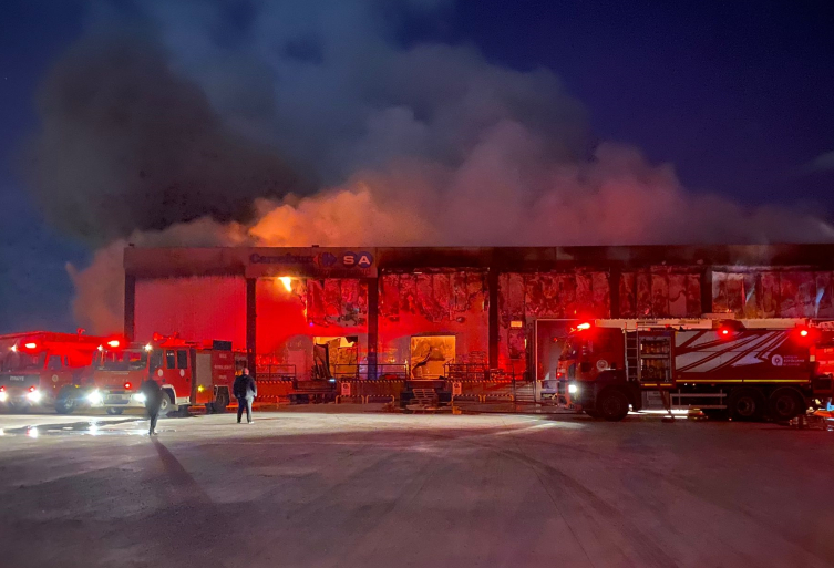 Antalya’da soğuk hava deposunda yangın