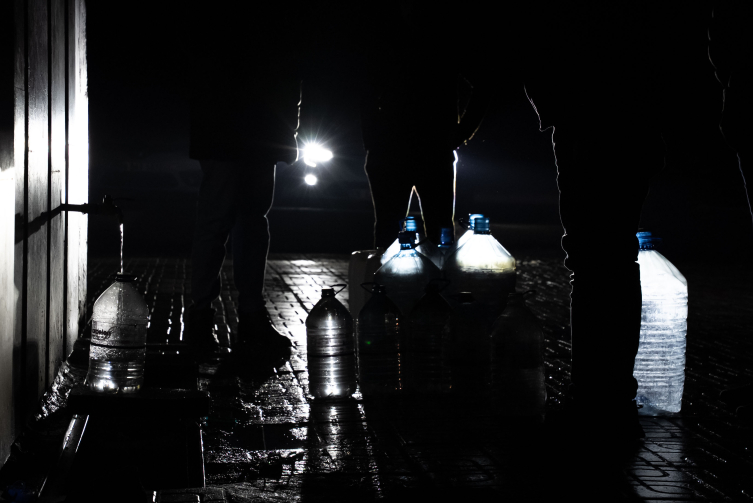 Ankara'da kesintiler nedeniyle su ihtiyacı çevredeki çeşmelerden karşılanıyor