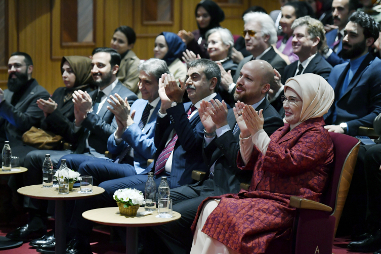 Emine Erdoğan: Sanat yaşadıkça insanlara dokundukça dünya da güzelleşir