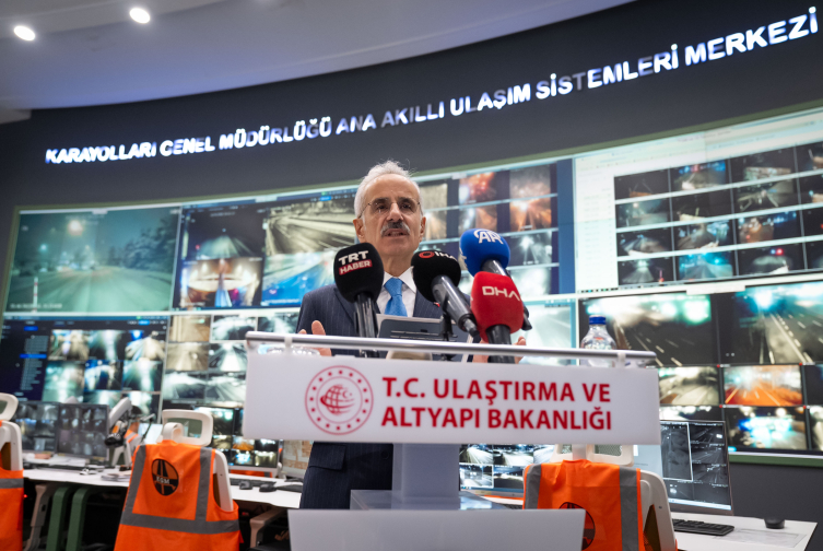 Bakan Uraloğlu: 13 bin 607 personelle 7 gün 24 saat kar ve buzla mücadele sürüyor