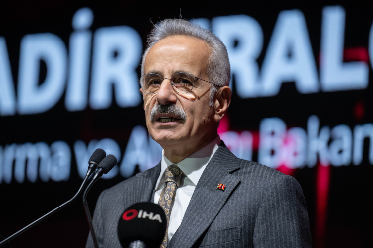 Bakan Uraloğlu: 5G ihalesiyle 3 milyar 534 milyon dolar gelir elde ettik