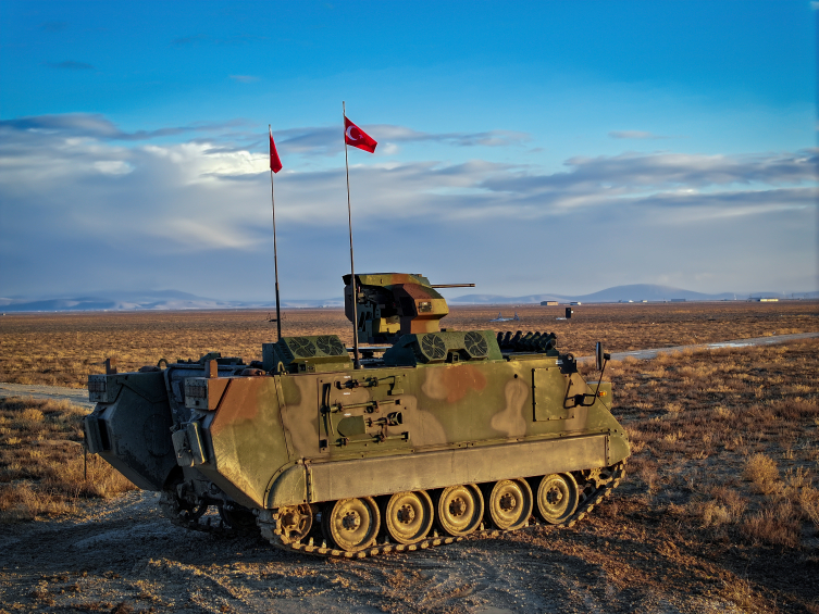 Türkiye'nin ilk elektrikli zırhlı personel taşıyıcısı E-ZPT görücüye çıktı