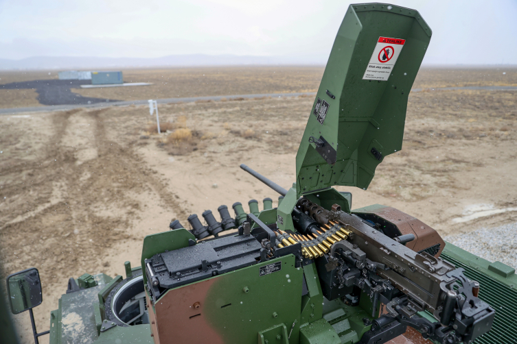 Türkiye'nin ilk elektrikli zırhlı personel taşıyıcısı E-ZPT görücüye çıktı