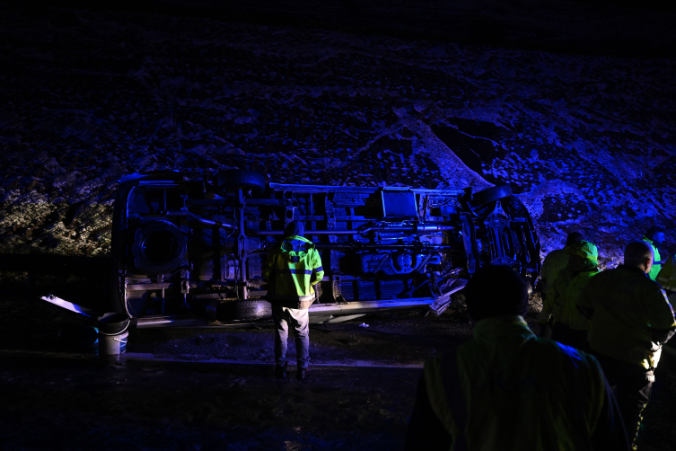 İstanbul'da minibüs devrildi: 11 yaralı