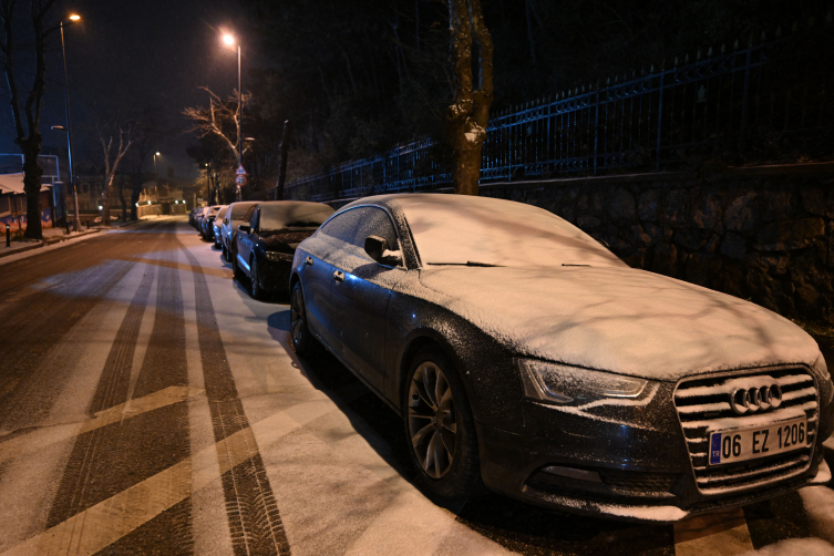 İstanbul'da kar yağışı etkili oldu
