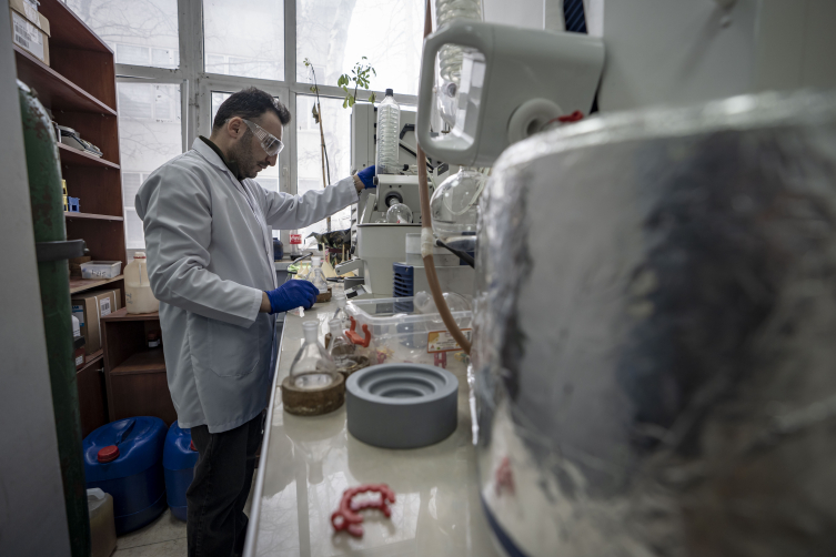 Erzurum'da stratejik ilaçların ham maddesi üretiliyor