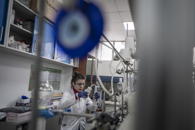 Erzurum'da stratejik ilaçların ham maddesi üretiliyor