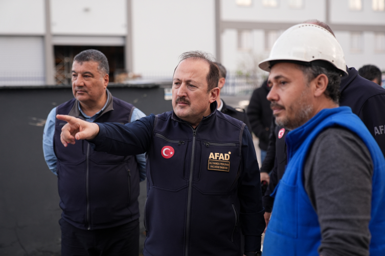 AFAD Başkanı Pehlivan: İzmir'de 112'ye gelen 577 ihbarın tamamına müdahale ettik