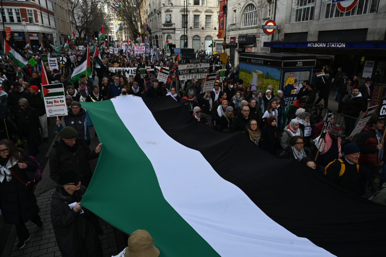 İngiltere'de on binler Filistin'e destek verdi