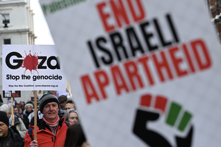 İngiltere'de on binler Filistin'e destek verdi