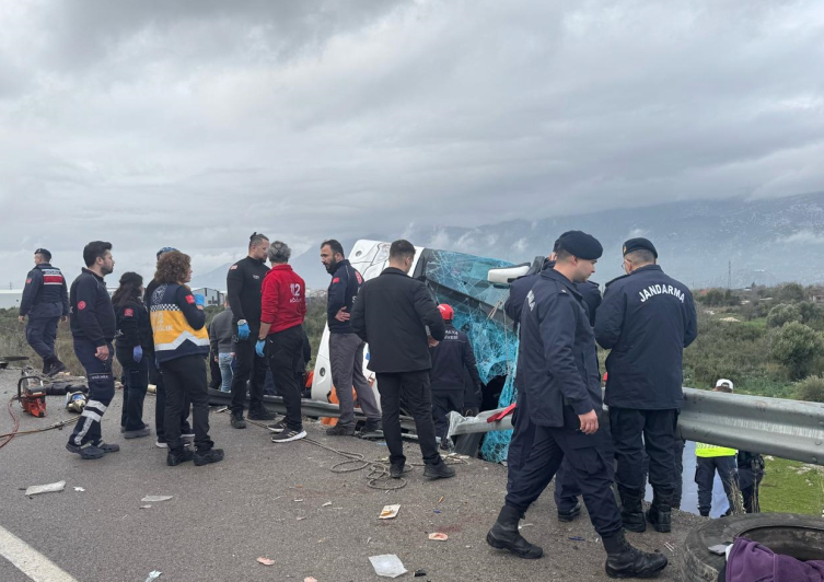 Antalya'da otobüs devrildi: 8 ölü, 26 yaralı