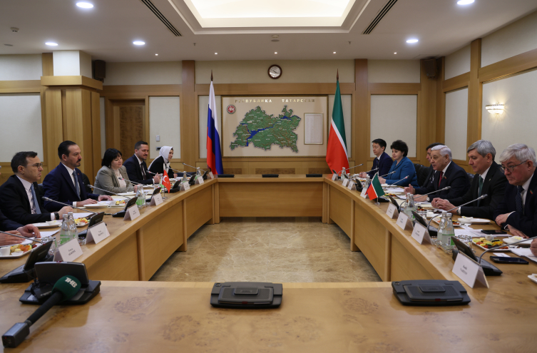 AK Parti Genel Başkan Yardımcısı Zorlu, Tataristan Cumhuriyeti Reisi ile görüştü