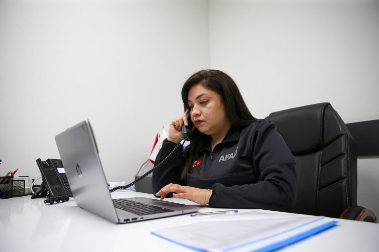 Depremde kaybettiği babasının izinden giden Buse, AFAD personeli oldu