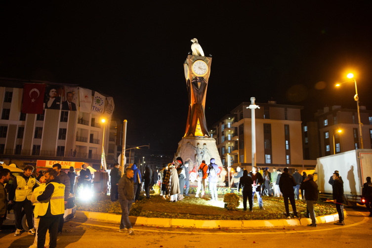 Depremlerde hayatını kaybedenler anıldı