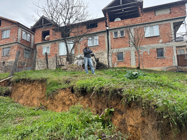 Bartın'da heyelan: 3 evde çatlaklar oluştu