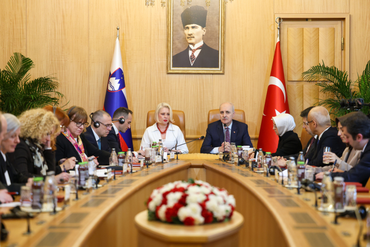 TBMM Başkanı Kurtulmuş'tan CHP'nin kürsü provokasyonuna tepki