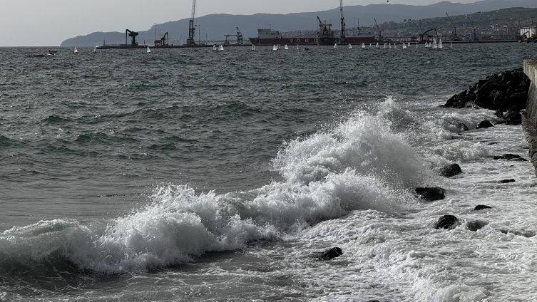 3 ilde deniz ulaşımına fırtına engeli