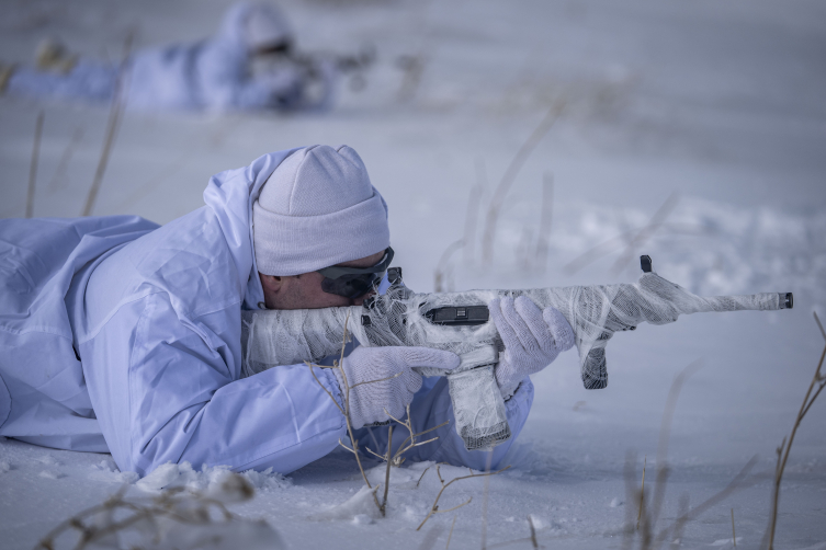 Özel harekat polisleri zorlu kış şartlarında görevlerine hazır