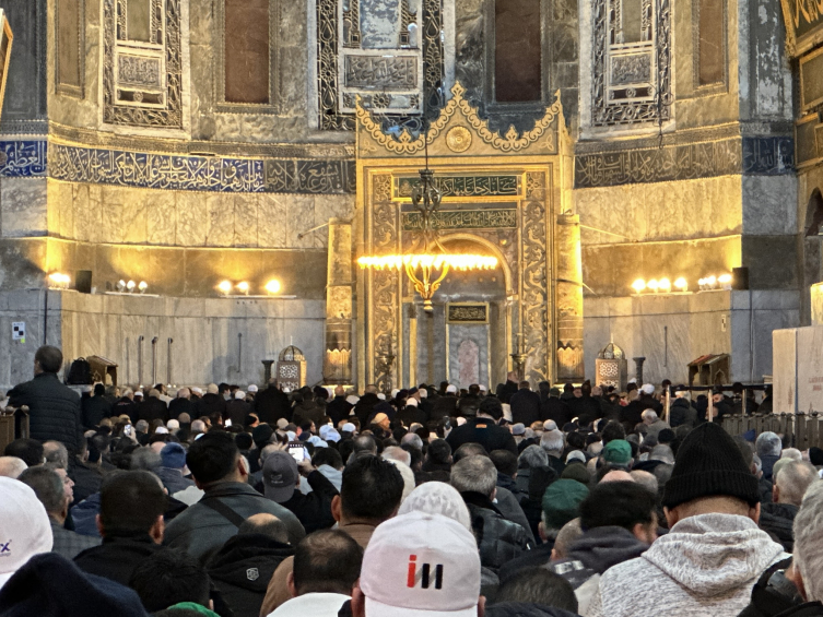 Camilerde ramazanın ilk cuma namazı kılındı