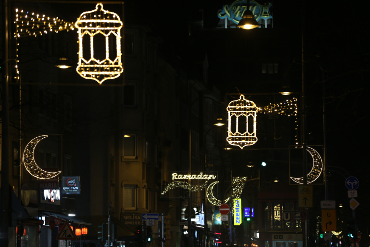 Almanya'da ışıklarla süslenen caddeler ramazan boyunca aydınlatılacak