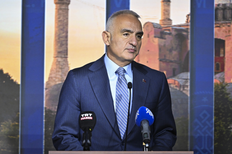 Bakan Ersoy: 6 ülkede 12 bin 420 kardeşimizle iftar sofralarında buluşacağız