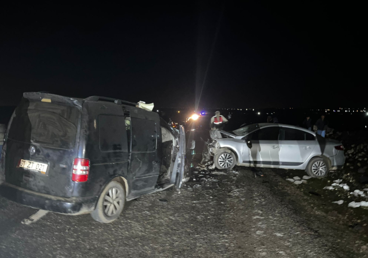 Diyarbakır'da iki araç çarpıştı: 5 ölü, 2 yaralı