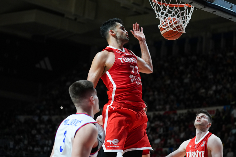 12 Dev Adam Sırbistan engelini geçti