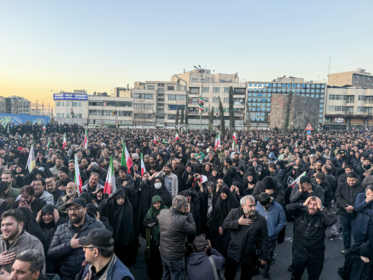 İran'da Hamaney'in ölümünün ardından gösteriler düzenlendi