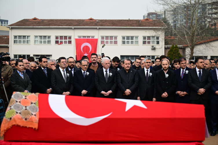 Fatma Nur öğretmen için okulunda tören düzenlendi