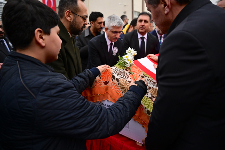 Fatma Nur öğretmen için okulunda tören düzenlendi