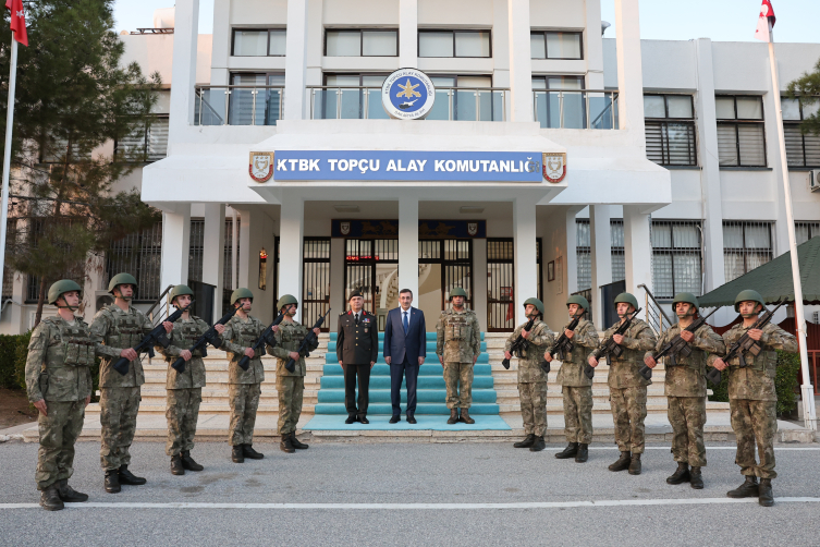 Cumhurbaşkanı Yardımcısı Yılmaz, KKTC'de Mehmetçikle iftar yaptı