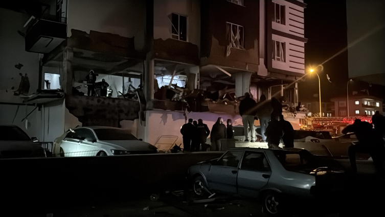 Niğde'de apartmanda doğal gaz patlaması: 12 yaralı