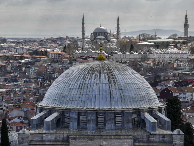 Haliç'e hakim konumuyla Yavuz Sultan Selim Camii