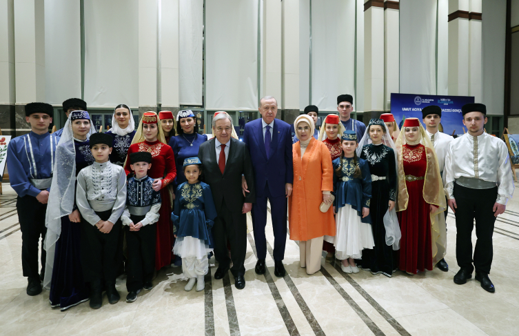 Cumhurbaşkanı Erdoğan ile BM Genel Sekreteri Guterres sergi gezdi