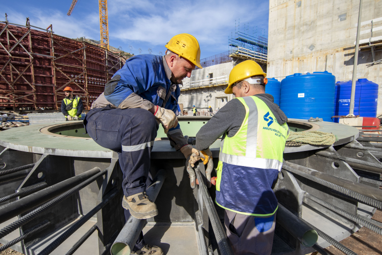 Akkuyu'da kritik yapısal bileşen monte edildi