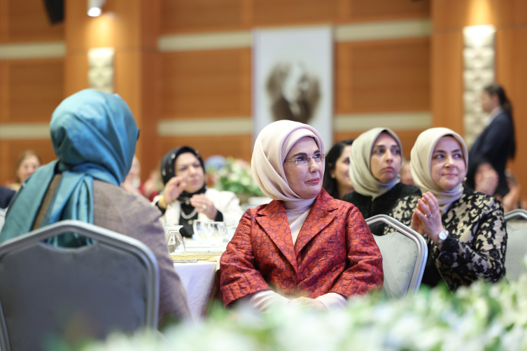 Emine Erdoğan 'AK Parti İstanbul Kadın Kolları ile Vefa İftarı' programına katıldı