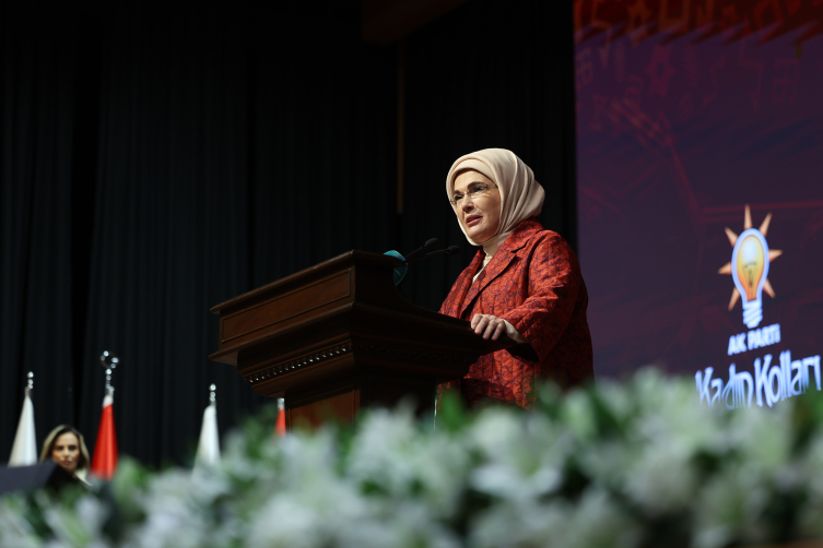 Emine Erdoğan 'AK Parti İstanbul Kadın Kolları ile Vefa İftarı' programına katıldı