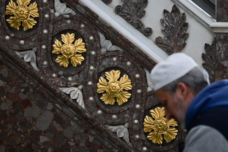 Hırka-i Şerif'in muhafaza edildiği cami: Hırka-i Şerif Camii