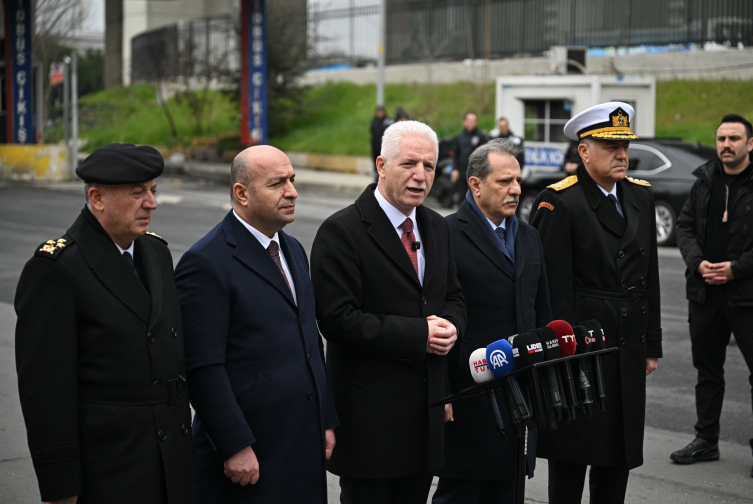 İstanbul Valisi Gül, polis denetim noktasını ziyaret etti