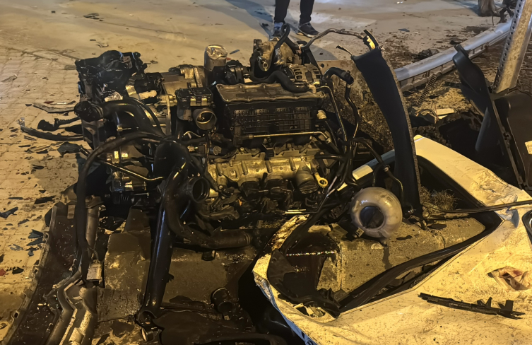 Erzurum'da 4 araç zincirleme kazaya karıştı