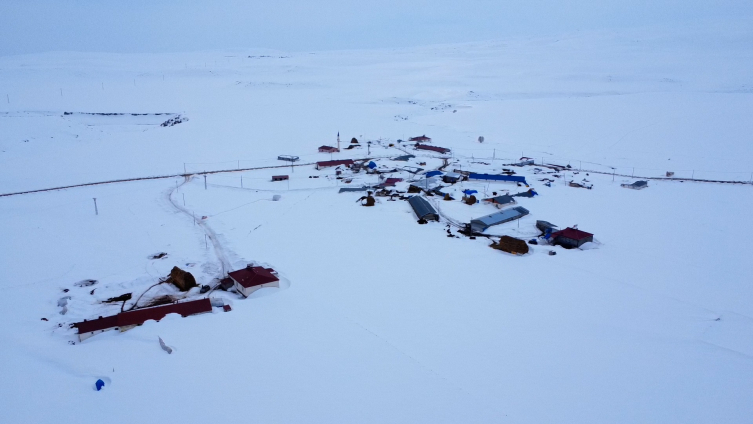 Kars'ta kar kalınlığı 2 metreyi aştı