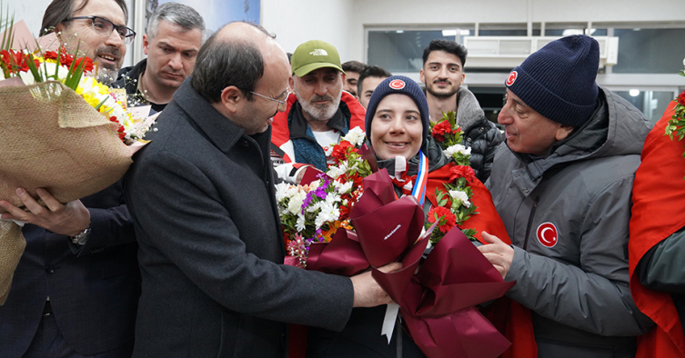 Kayağın "özel ikizleri" Fransa'dan 6 madalyayla döndü