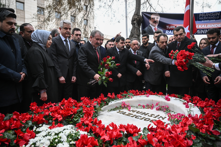 Muhsin Yazıcıoğlu kabri başında anıldı