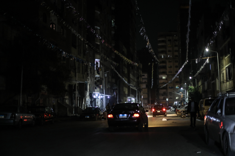 Mısır'da tasarruf önlemleri: Dükkanlar erken kapandı, sokaklar karanlığa büründü