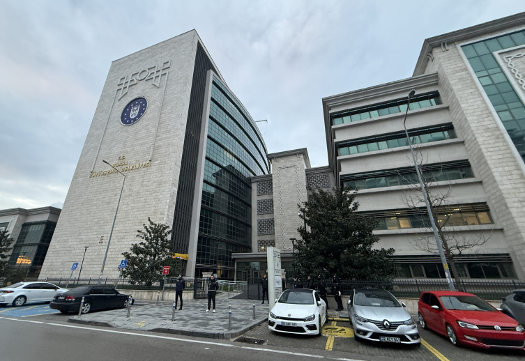 Bursa Büyükşehir Belediye Başkanı Bozbey gözaltına alındı